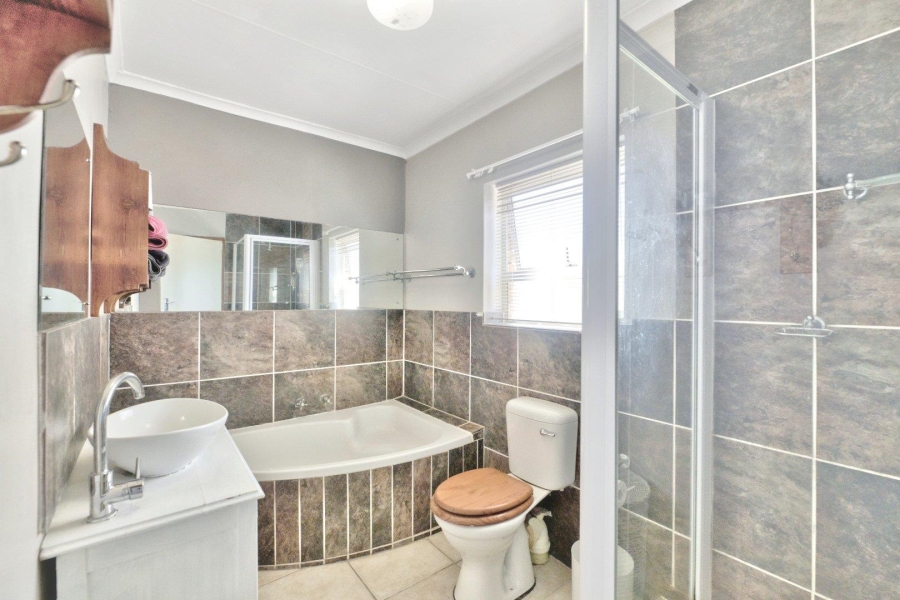 3 Bedroom Property for Sale in De Kelders Western Cape